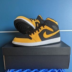 Air Jordan 1 Retro Mid Reverse New Love Size 12